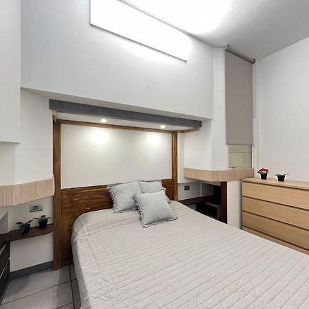 "R&P Apartment", Short Term Stay, Elegant Design, Bisceglie Metro Station, Easy For San Siro And Fiera Milano, Free Parking Εξωτερικό φωτογραφία