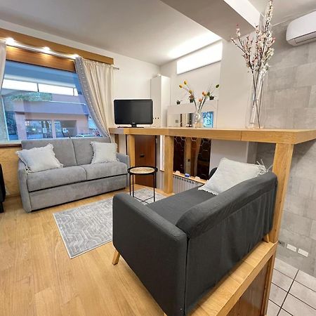 "R&P Apartment", Short Term Stay, Elegant Design, Bisceglie Metro Station, Easy For San Siro And Fiera Milano, Free Parking Εξωτερικό φωτογραφία