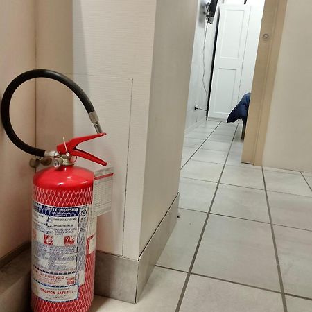 "R&P Apartment", Short Term Stay, Elegant Design, Bisceglie Metro Station, Easy For San Siro And Fiera Milano, Free Parking Εξωτερικό φωτογραφία