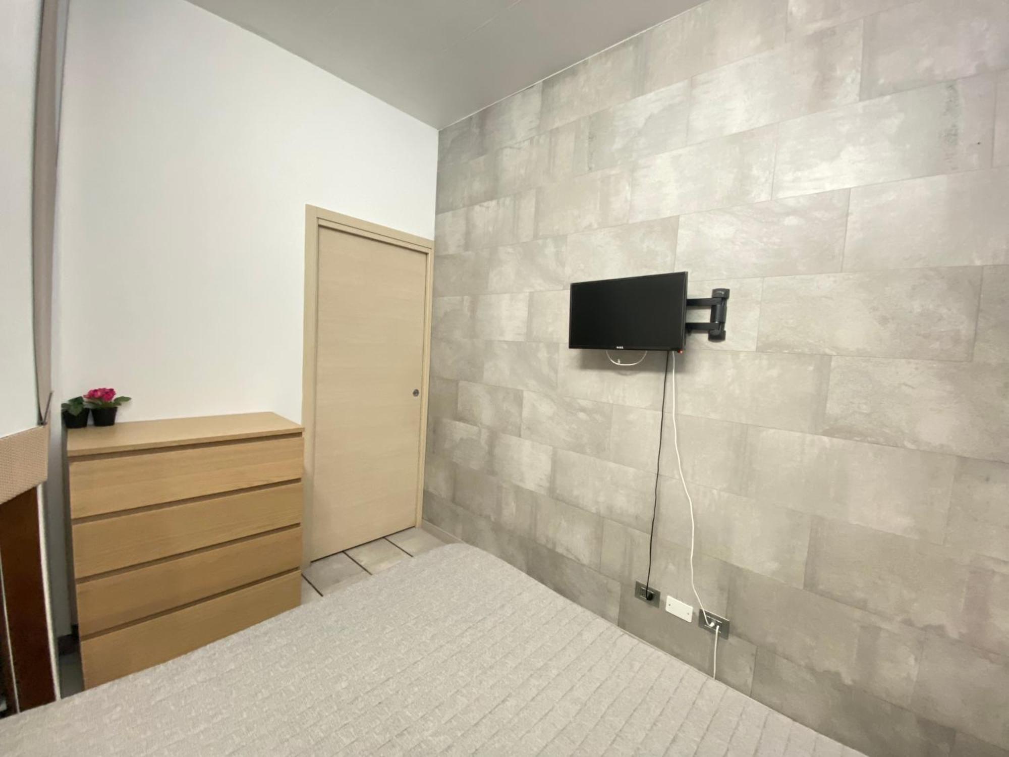 "R&P Apartment", Short Term Stay, Elegant Design, Bisceglie Metro Station, Easy For San Siro And Fiera Milano, Free Parking Εξωτερικό φωτογραφία