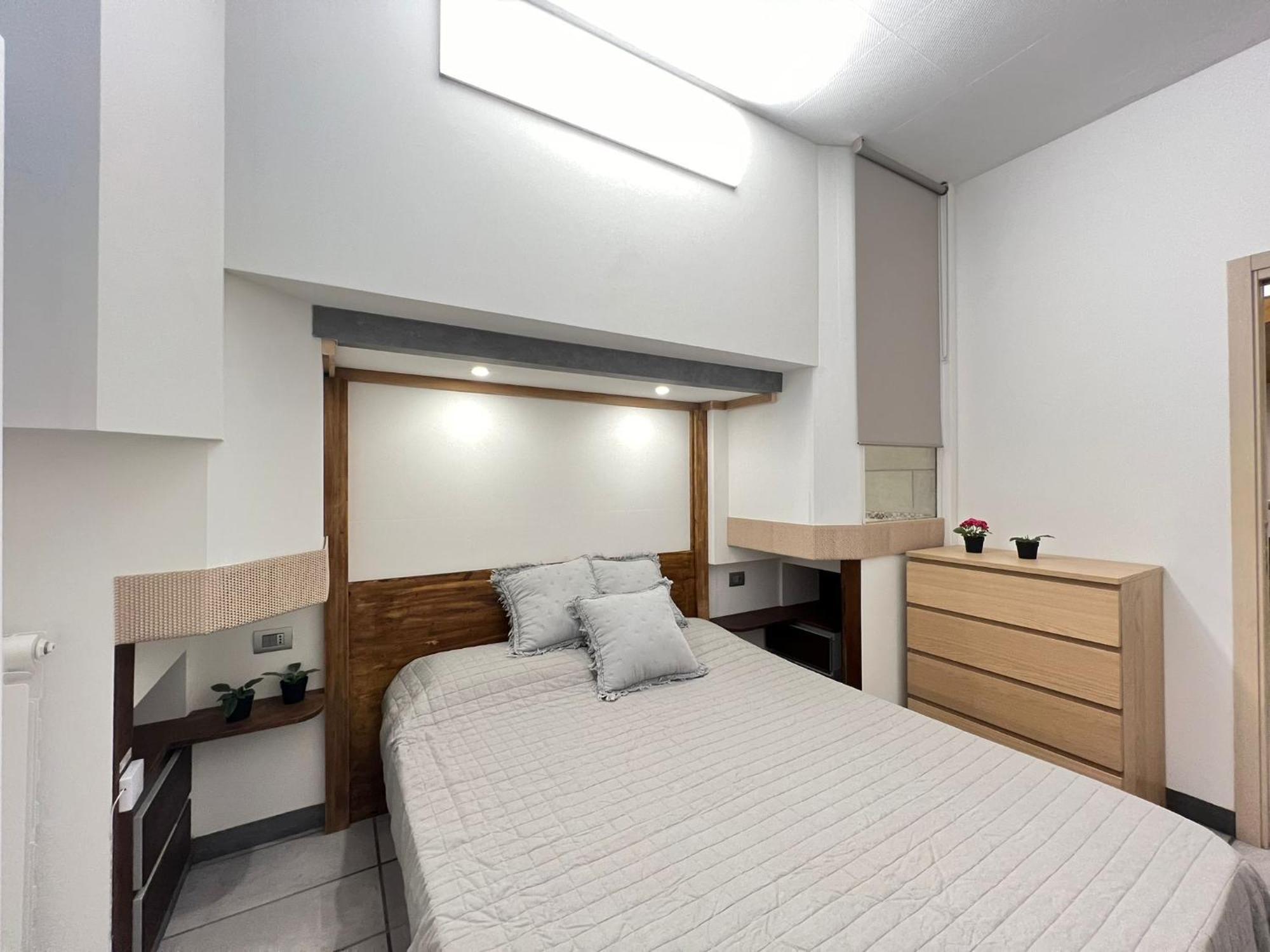 "R&P Apartment", Short Term Stay, Elegant Design, Bisceglie Metro Station, Easy For San Siro And Fiera Milano, Free Parking Εξωτερικό φωτογραφία
