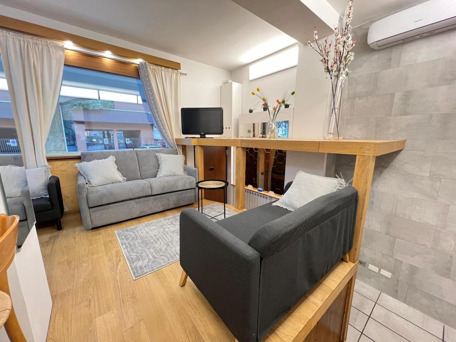 "R&P Apartment", Short Term Stay, Elegant Design, Bisceglie Metro Station, Easy For San Siro And Fiera Milano, Free Parking Εξωτερικό φωτογραφία