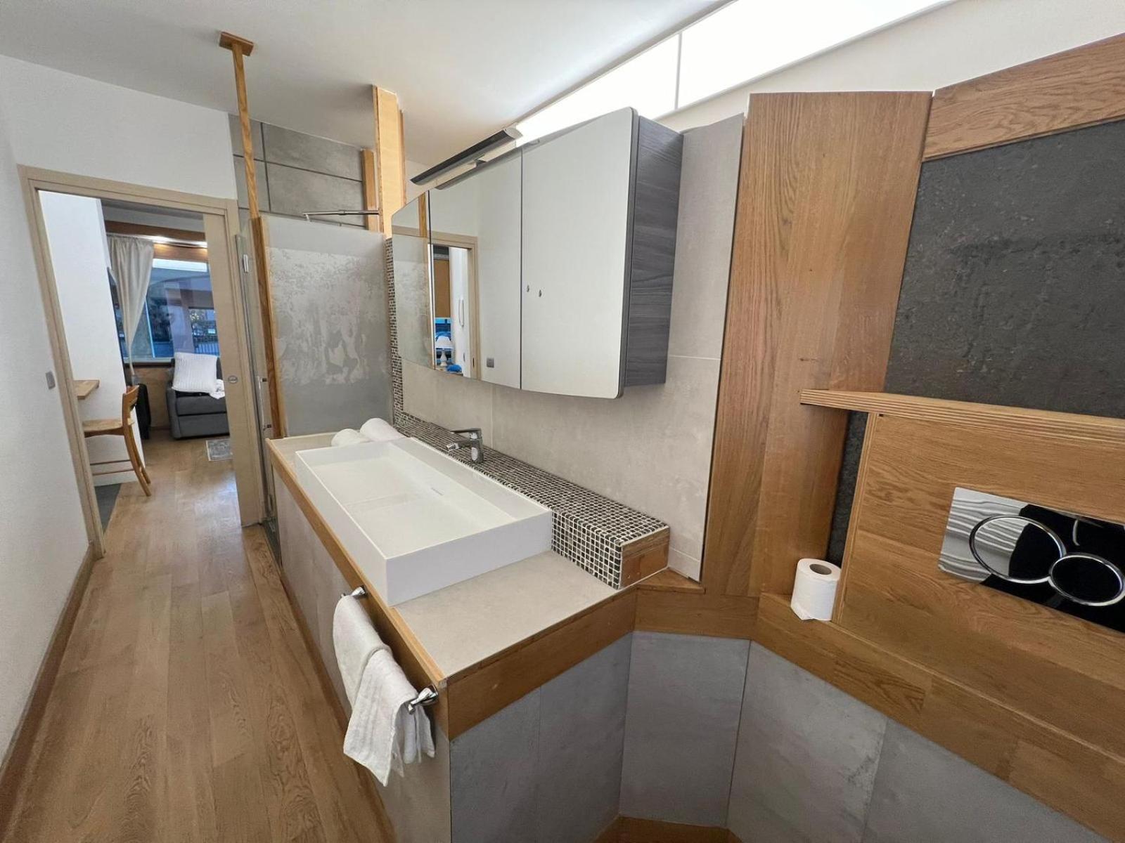 "R&P Apartment", Short Term Stay, Elegant Design, Bisceglie Metro Station, Easy For San Siro And Fiera Milano, Free Parking Εξωτερικό φωτογραφία