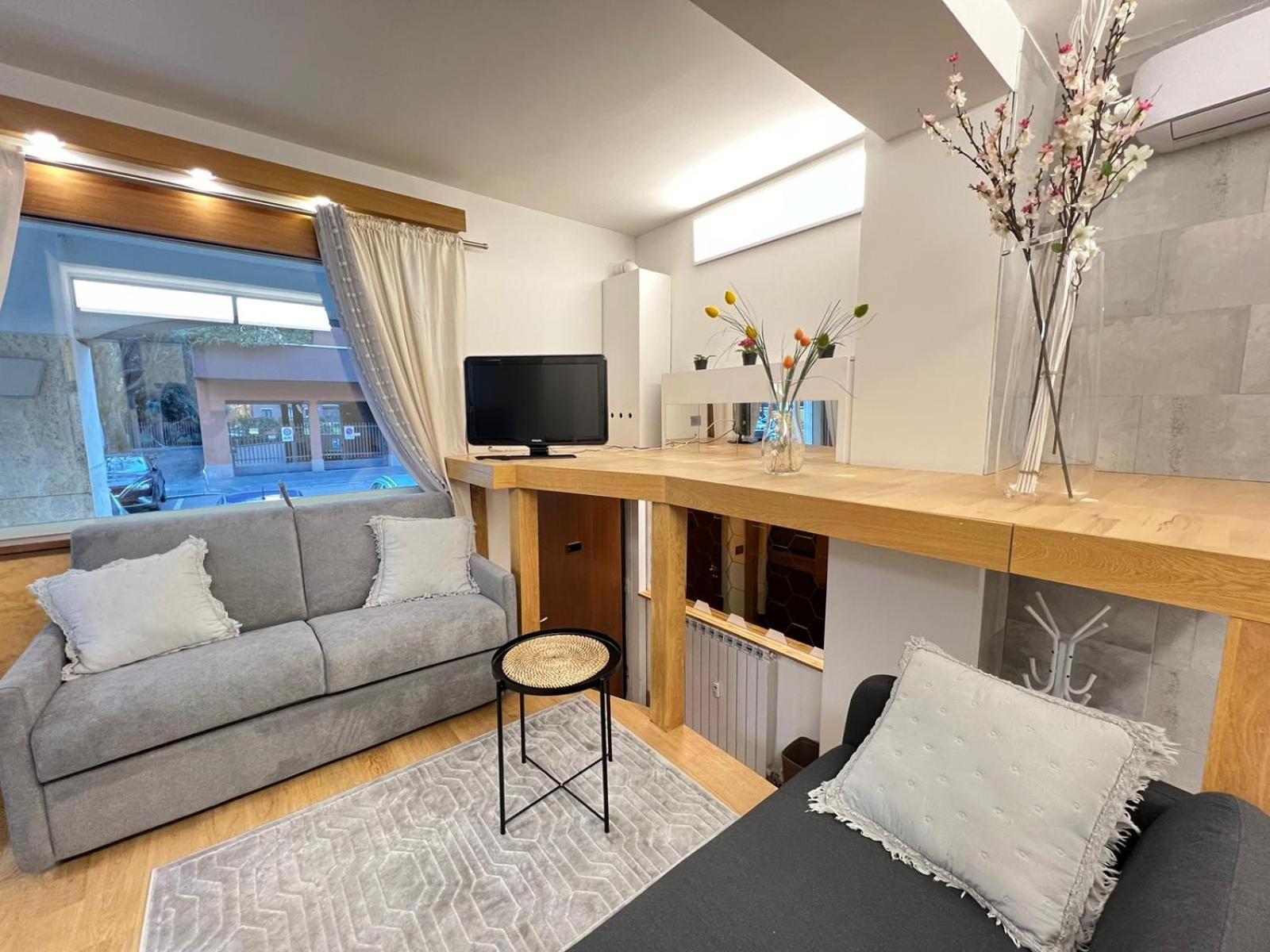 "R&P Apartment", Short Term Stay, Elegant Design, Bisceglie Metro Station, Easy For San Siro And Fiera Milano, Free Parking Εξωτερικό φωτογραφία
